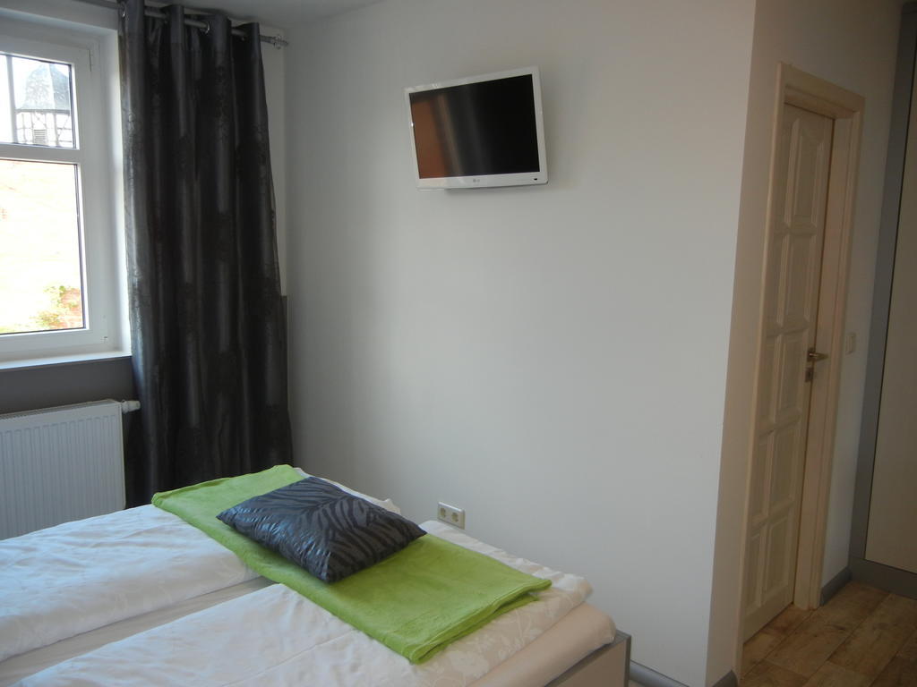 Gutshof Zum Adlernest Hotell Arnsnesta Rum bild