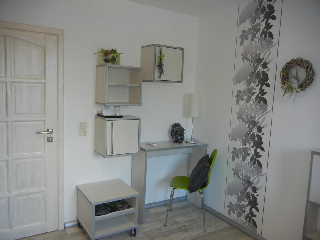 Gutshof Zum Adlernest Hotell Arnsnesta Rum bild