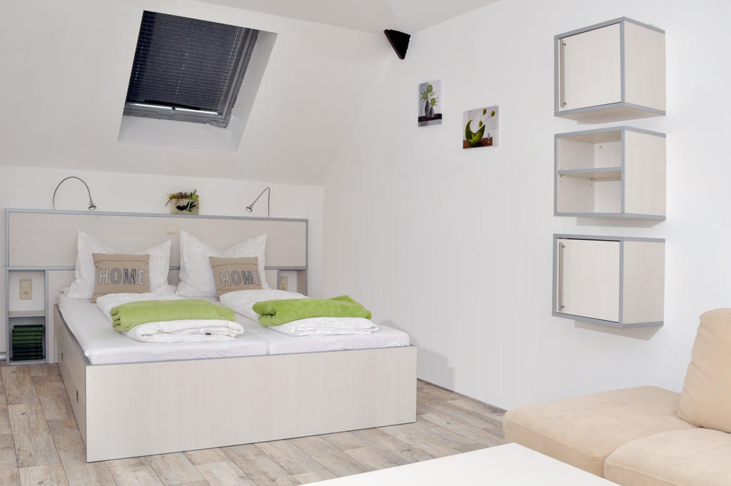 Gutshof Zum Adlernest Hotell Arnsnesta Rum bild