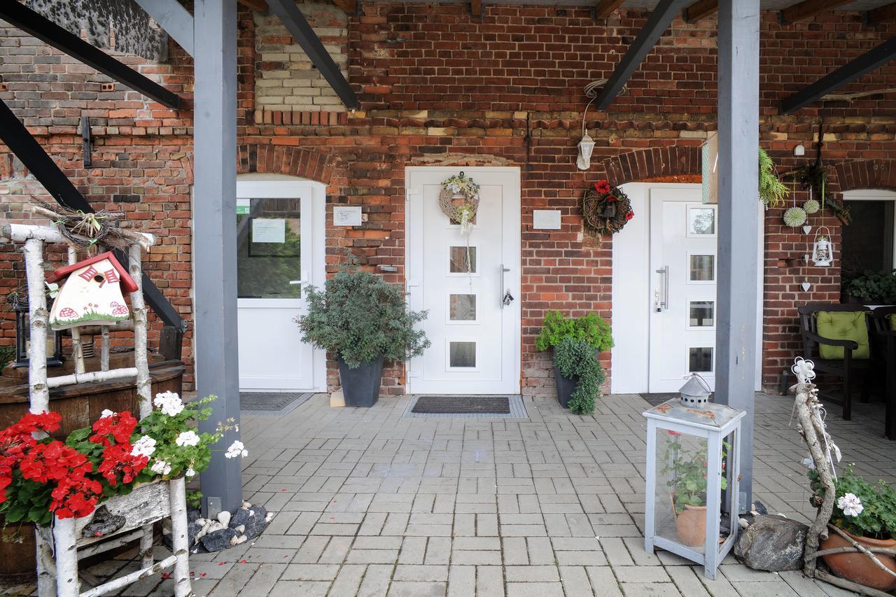 Gutshof Zum Adlernest Hotell Arnsnesta Exteriör bild